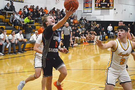 Eagles go on 8-0 run after Rams cut it to 9